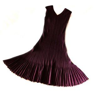 PLEATS PLEASE Sleeveless dress with 6 inch V-neck, lace collar